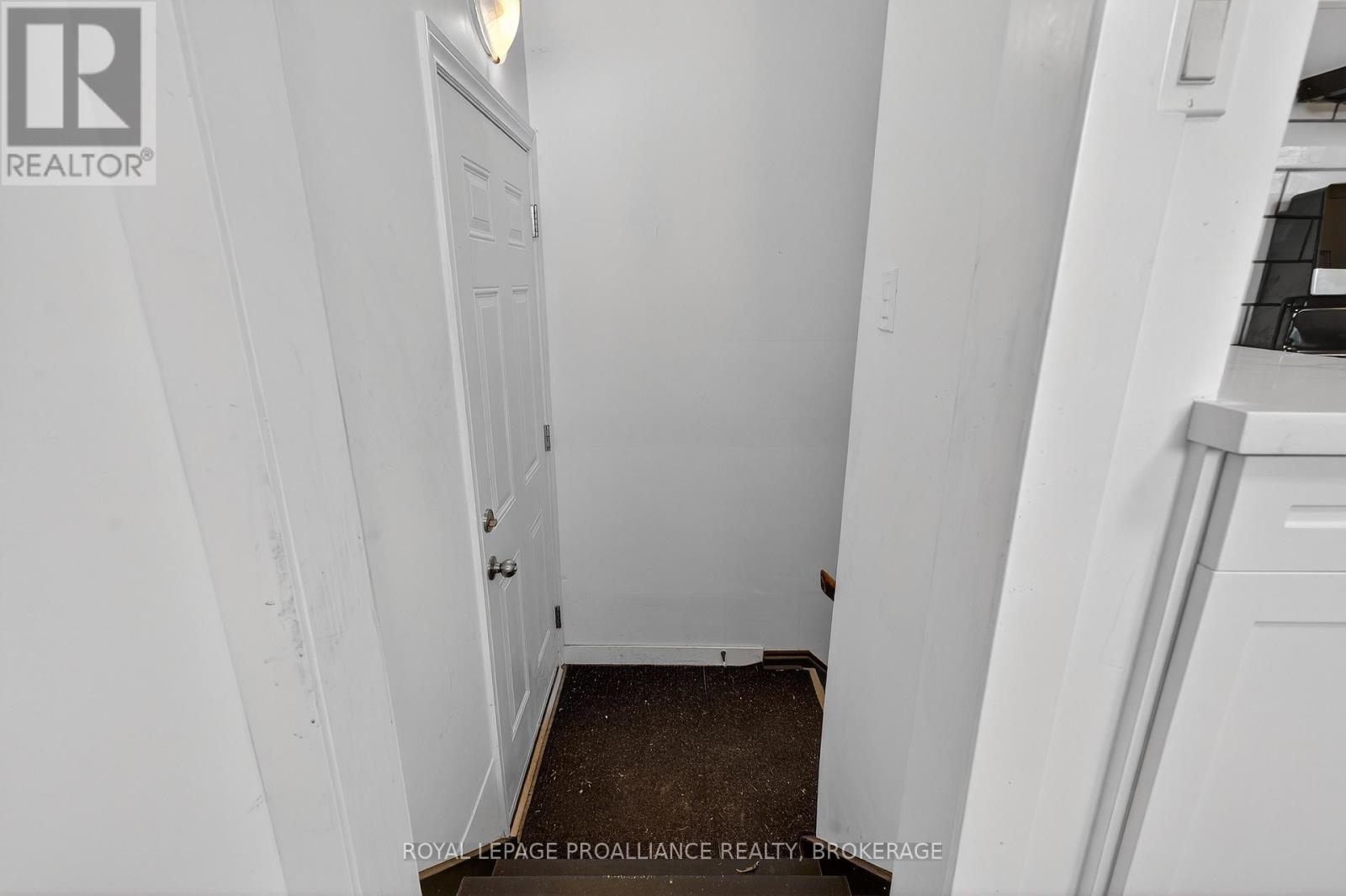 35 Mulcaster Street, Kingston, Ontario  K7M 2V6 - Photo 21 - X12574142