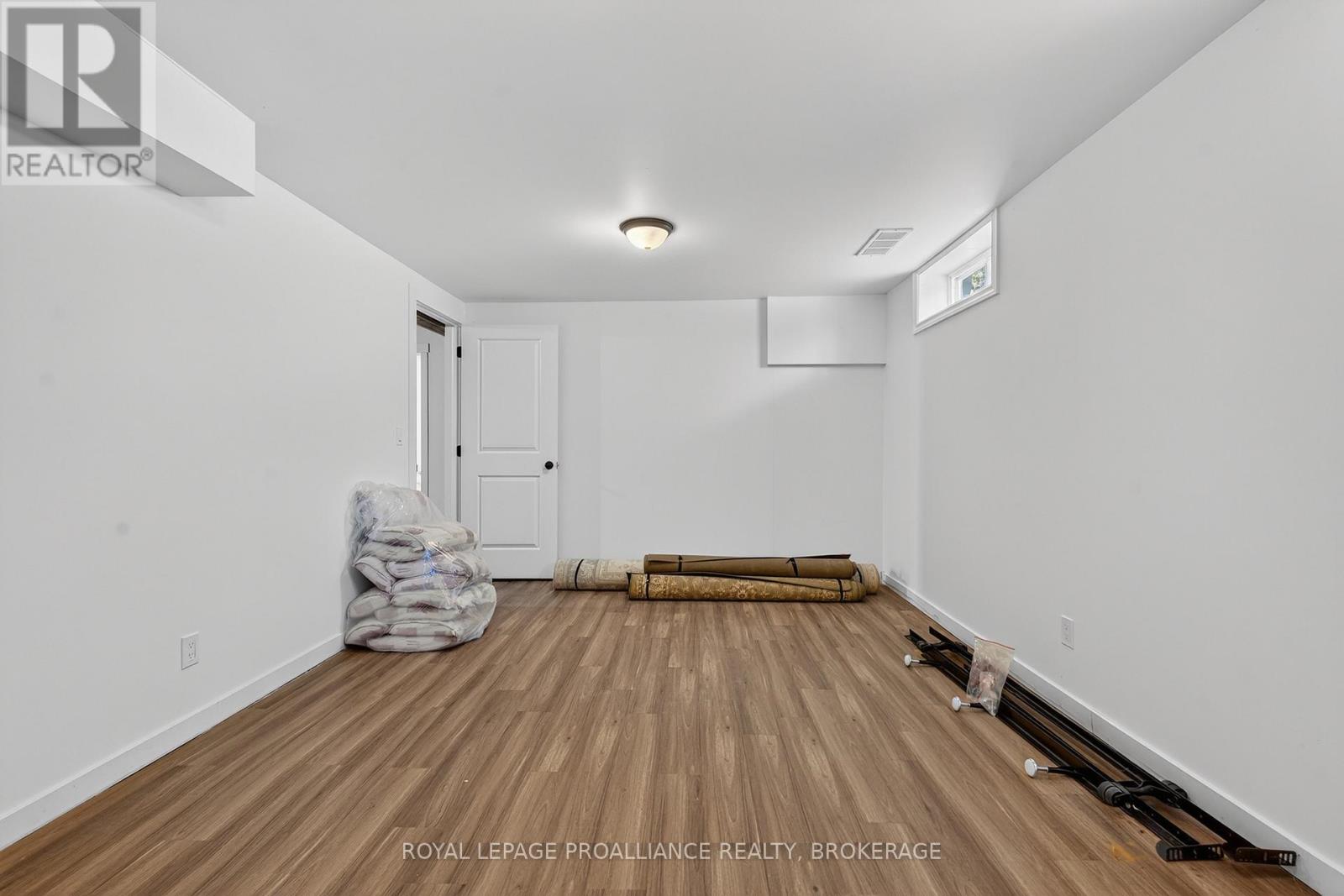 35 Mulcaster Street, Kingston, Ontario  K7M 2V6 - Photo 25 - X12574142