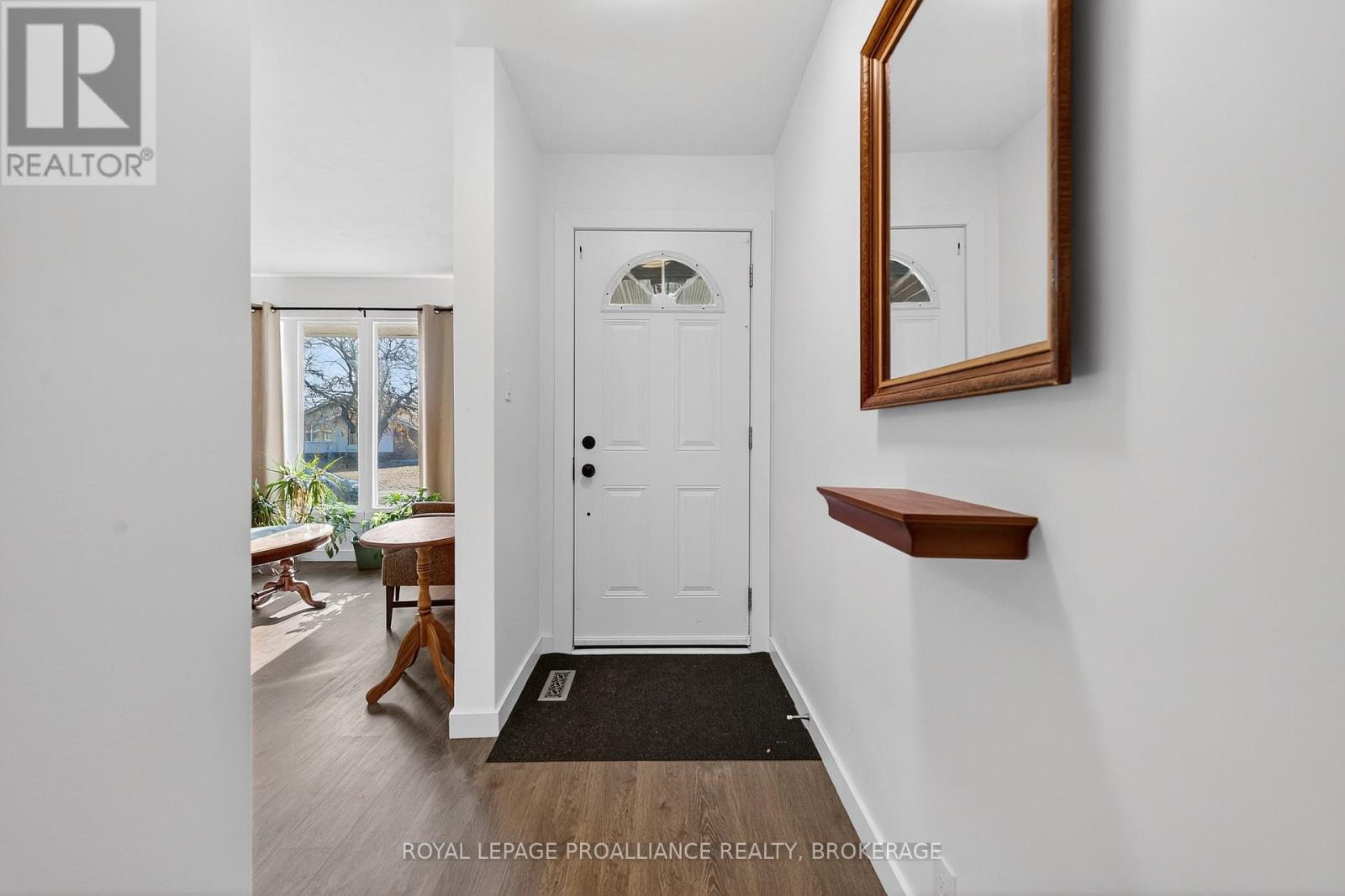 35 Mulcaster Street, Kingston, Ontario  K7M 2V6 - Photo 4 - X12574142