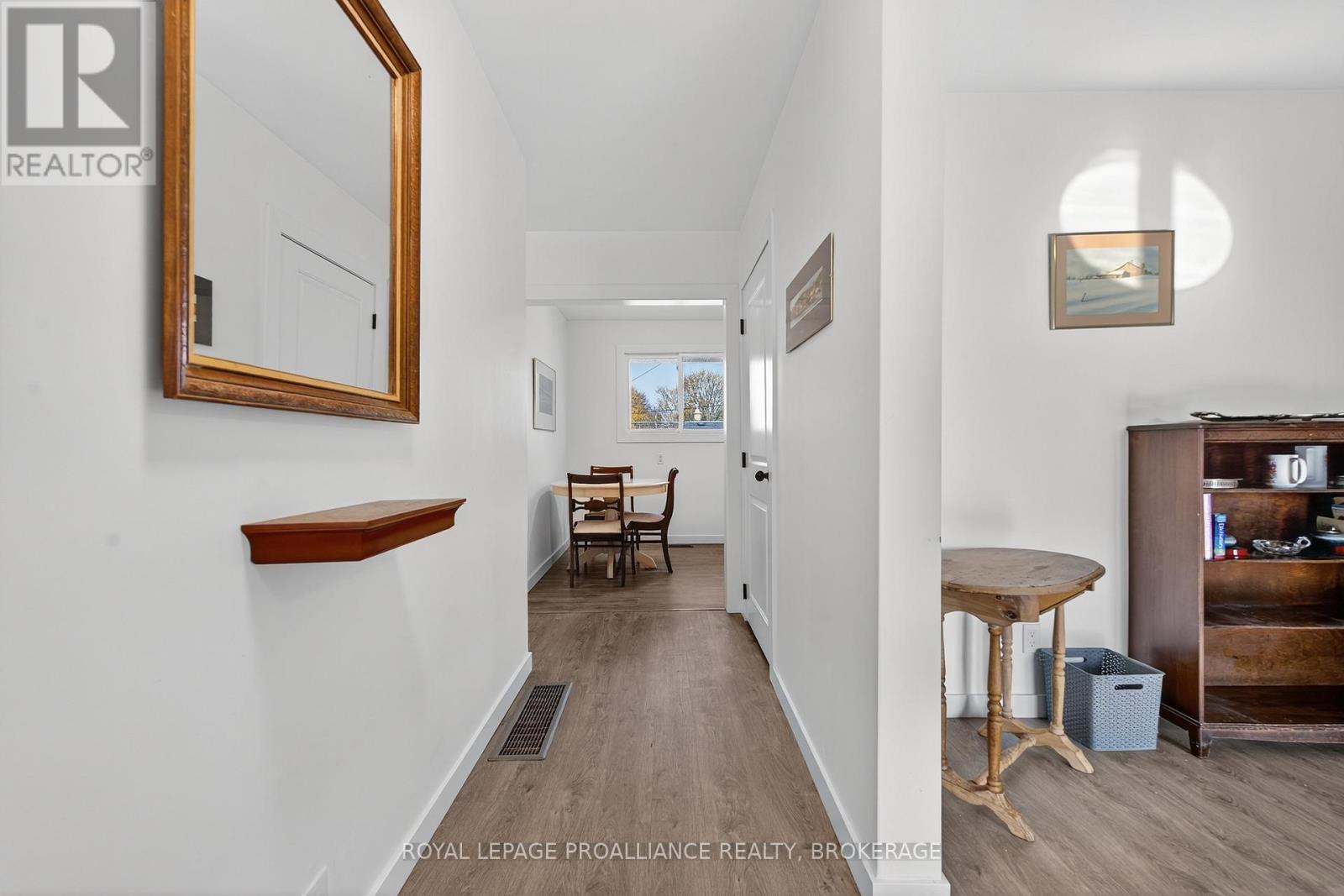 35 Mulcaster Street, Kingston, Ontario  K7M 2V6 - Photo 5 - X12574142