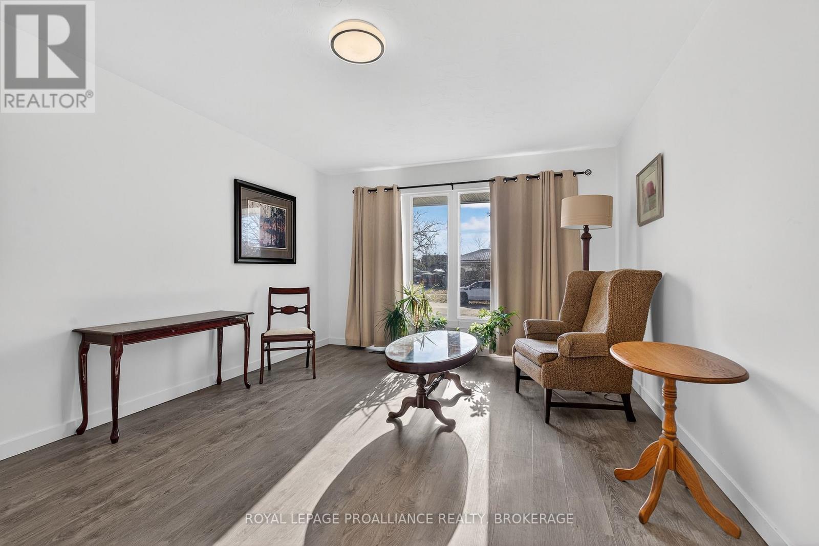 35 Mulcaster Street, Kingston, Ontario  K7M 2V6 - Photo 6 - X12574142