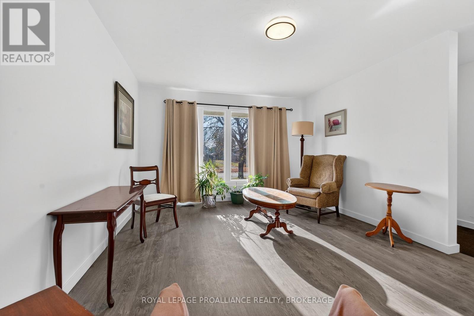 35 Mulcaster Street, Kingston, Ontario  K7M 2V6 - Photo 7 - X12574142