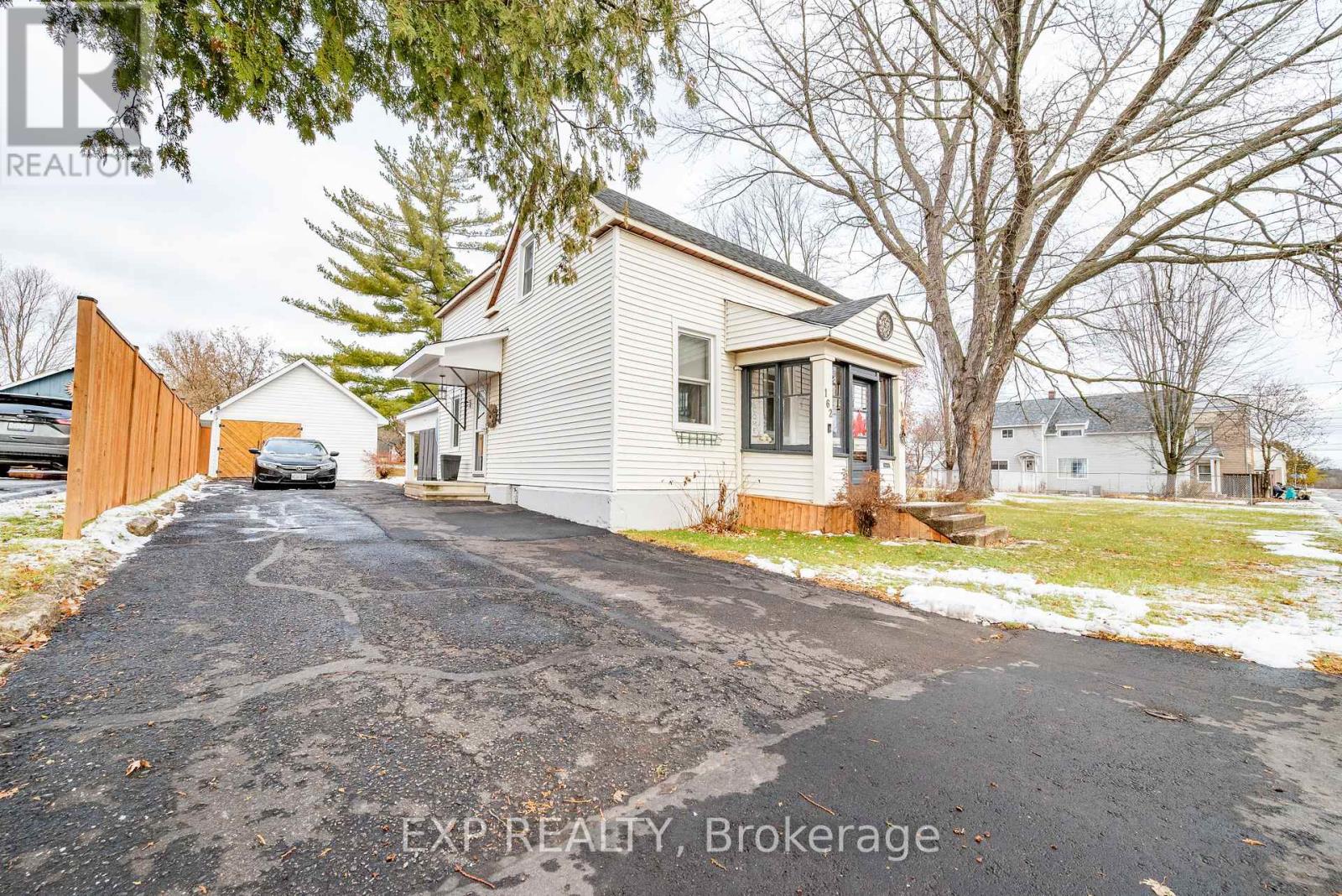 162 Hincks Avenue W, Renfrew, Ontario  K7V 3S9 - Photo 2 - X12574184