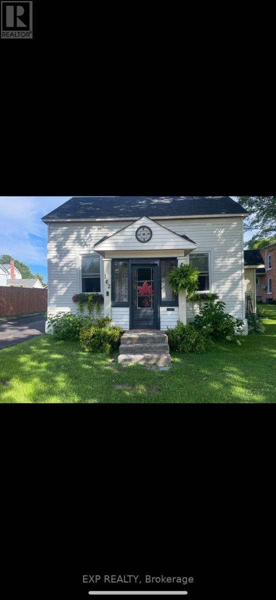 162 Hincks Avenue W, Renfrew, Ontario  K7V 3S9 - Photo 3 - X12574184