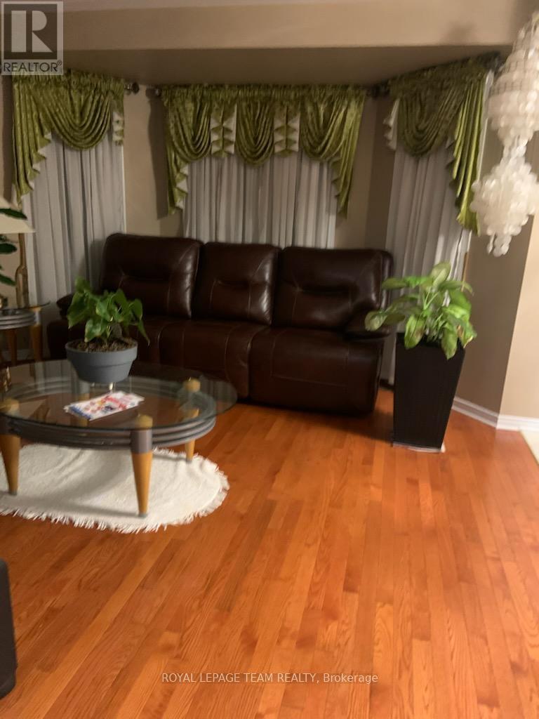 115 Macara Crescent, Ottawa, Ontario  K2K 0E1 - Photo 2 - X12573822