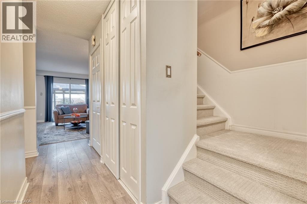 31 Bryna Avenue, Hamilton, Ontario  L9A 4W9 - Photo 4 - 40790344