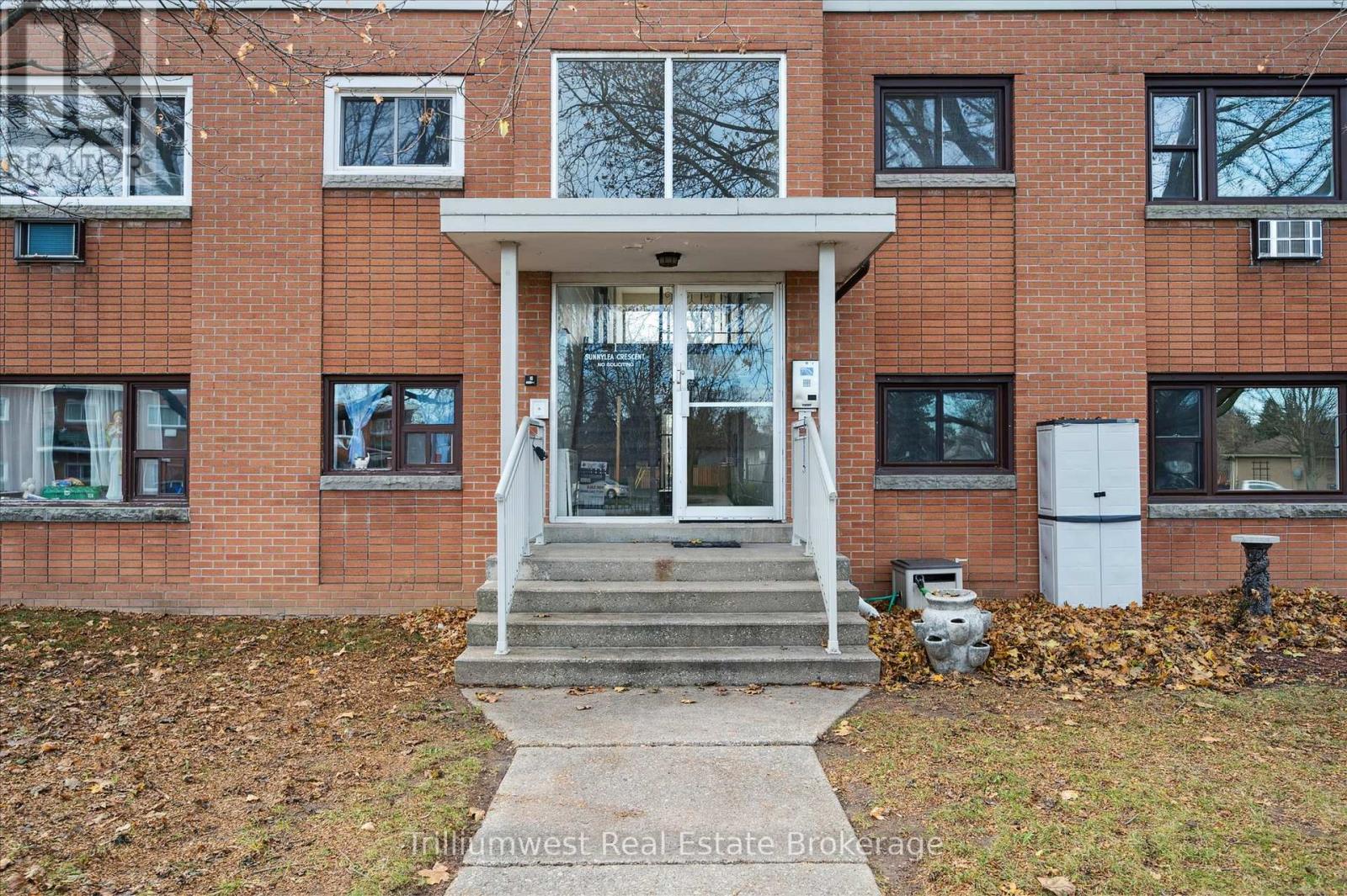 2 - 1 Sunnylea Crescent, Guelph, Ontario N1E 1W1 - Photo 2 - X12574102