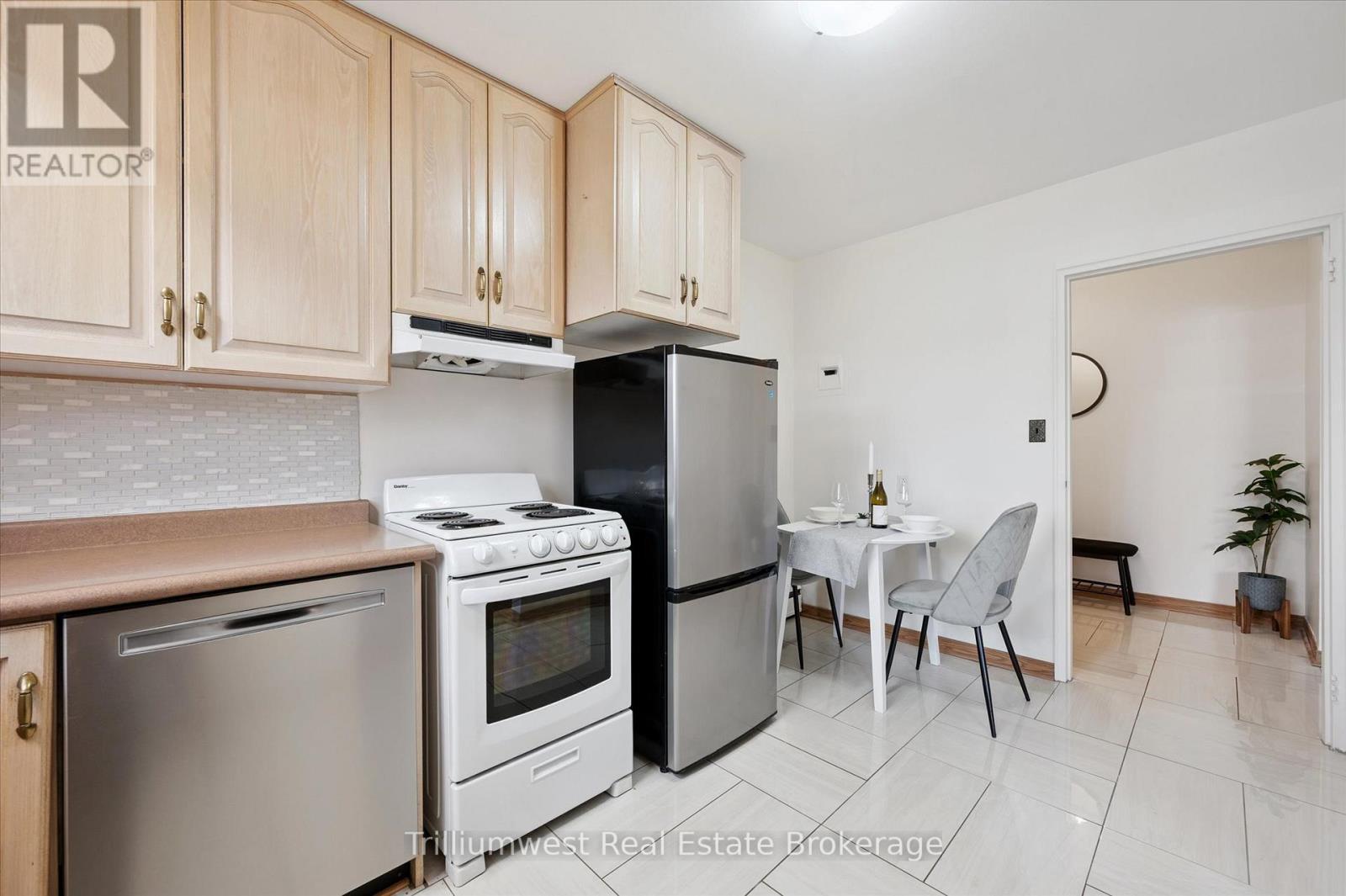 2 - 1 Sunnylea Crescent, Guelph, Ontario N1E 1W1 - Photo 7 - X12574102