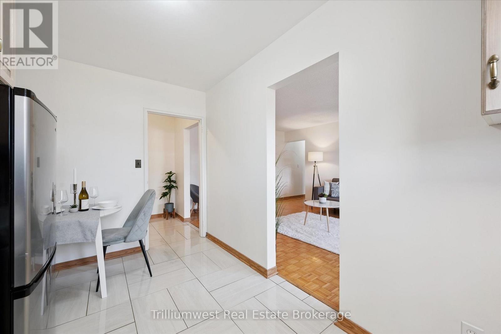 2 - 1 Sunnylea Crescent, Guelph, Ontario N1E 1W1 - Photo 8 - X12574102