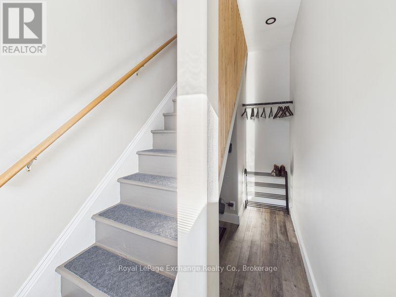 Secondary picture of 1 - 953 QUEEN STREET