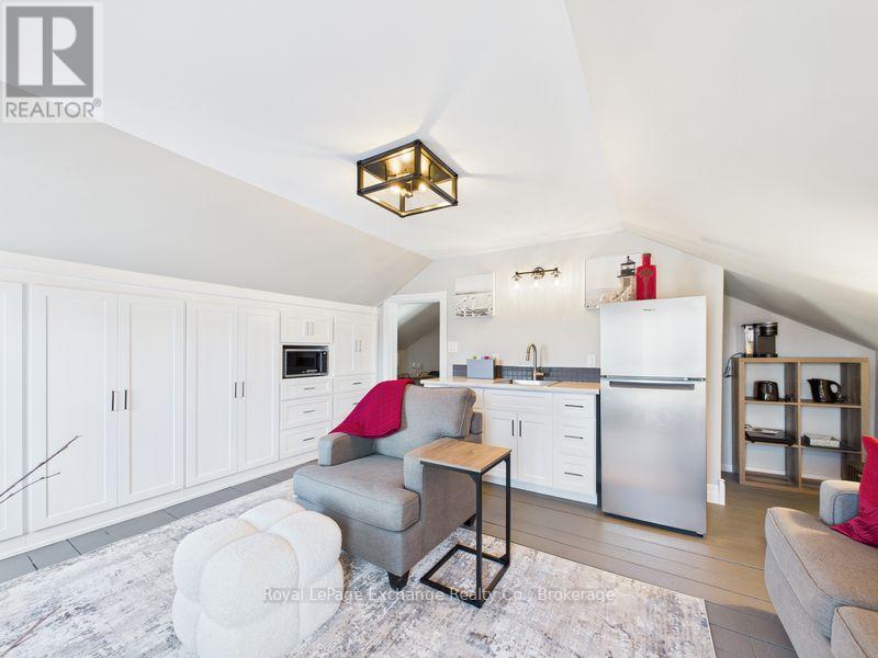 Third picture of 1 - 953 QUEEN STREET