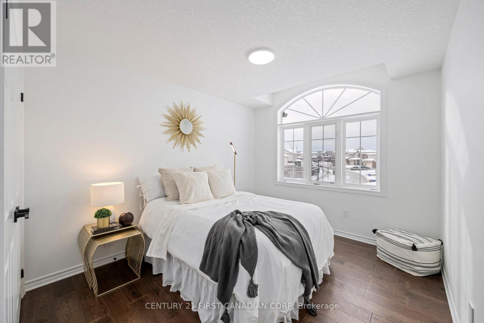 1942 Wateroak Drive, London North, Ontario  N6G 0M7 - Photo 24 - X12574182