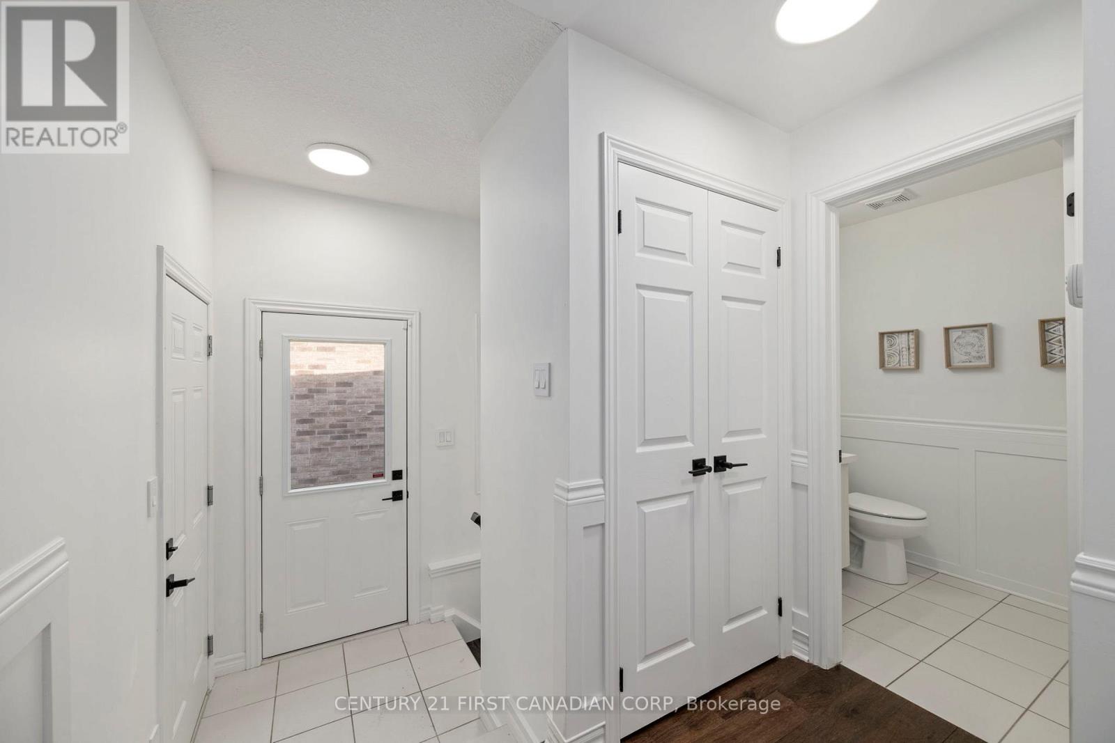 1942 Wateroak Drive, London North, Ontario  N6G 0M7 - Photo 40 - X12574182