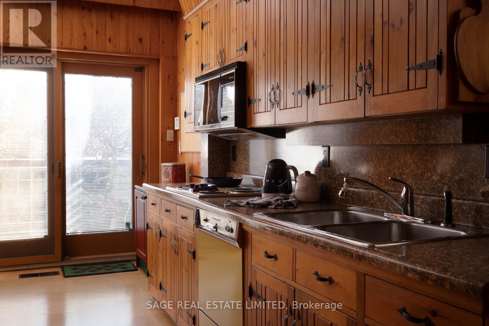 169 Macpherson Avenue, Toronto, Ontario  M5R 1W9 - Photo 9 - C12574126