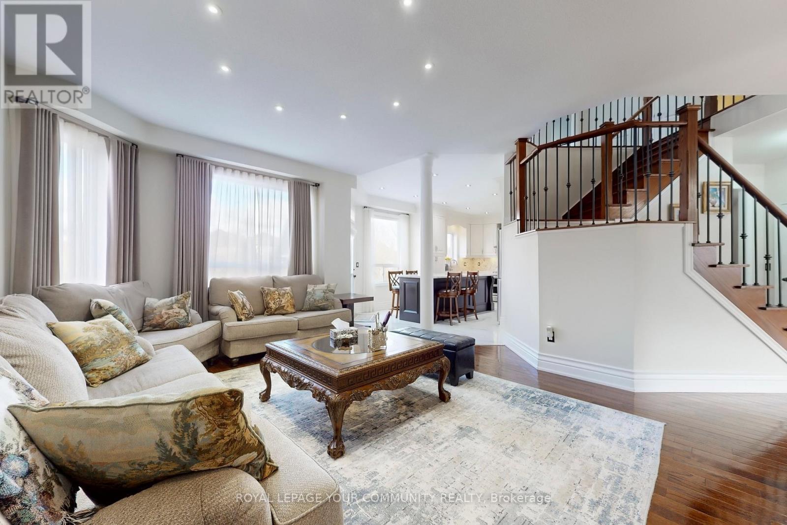 24 Pegasus Drive, Richmond Hill, Ontario  L4E 4R3 - Photo 2 - N12574156