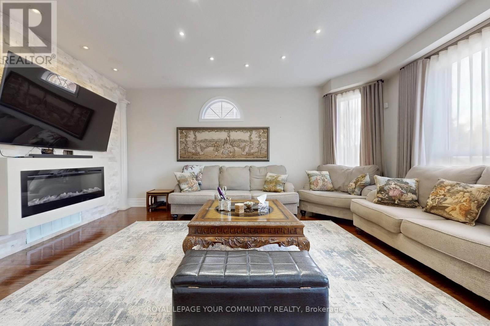 24 Pegasus Drive, Richmond Hill, Ontario  L4E 4R3 - Photo 3 - N12574156