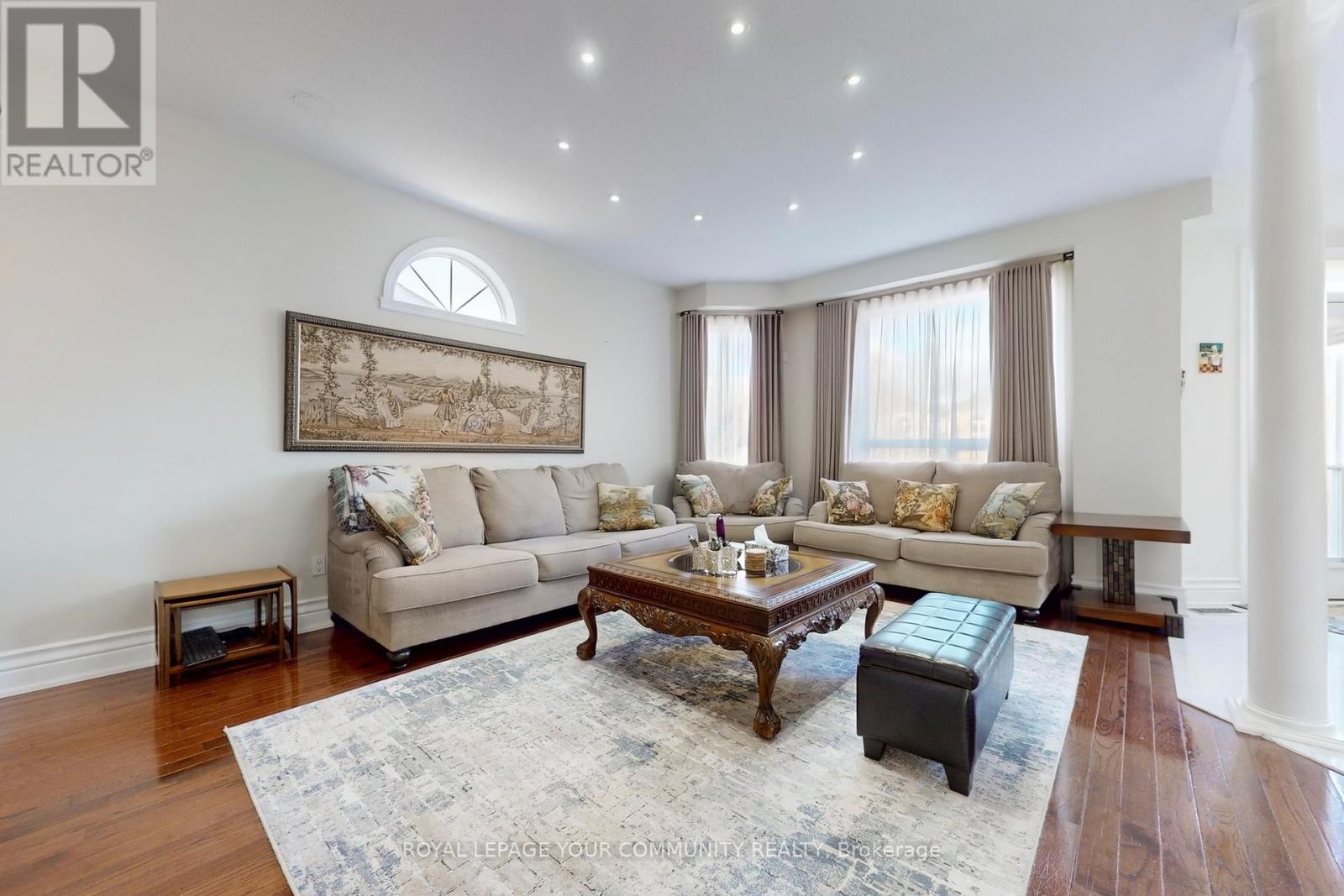 24 Pegasus Drive, Richmond Hill, Ontario  L4E 4R3 - Photo 4 - N12574156