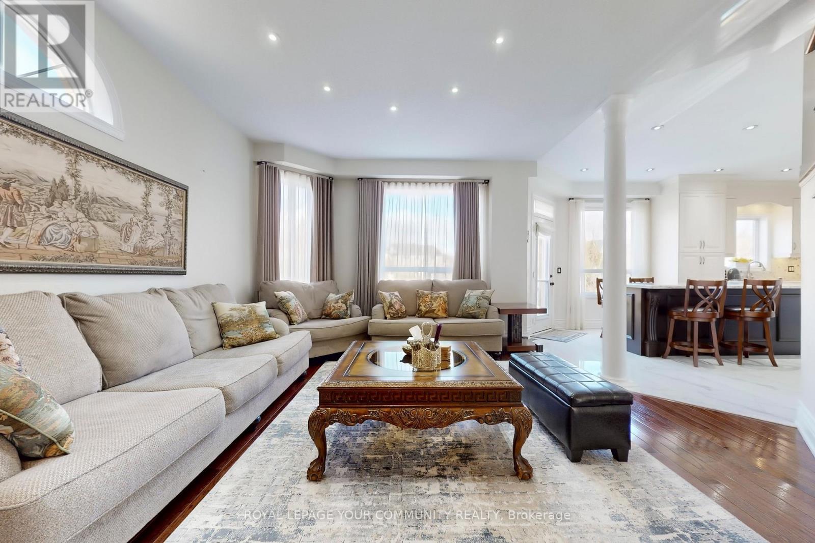 24 Pegasus Drive, Richmond Hill, Ontario  L4E 4R3 - Photo 5 - N12574156