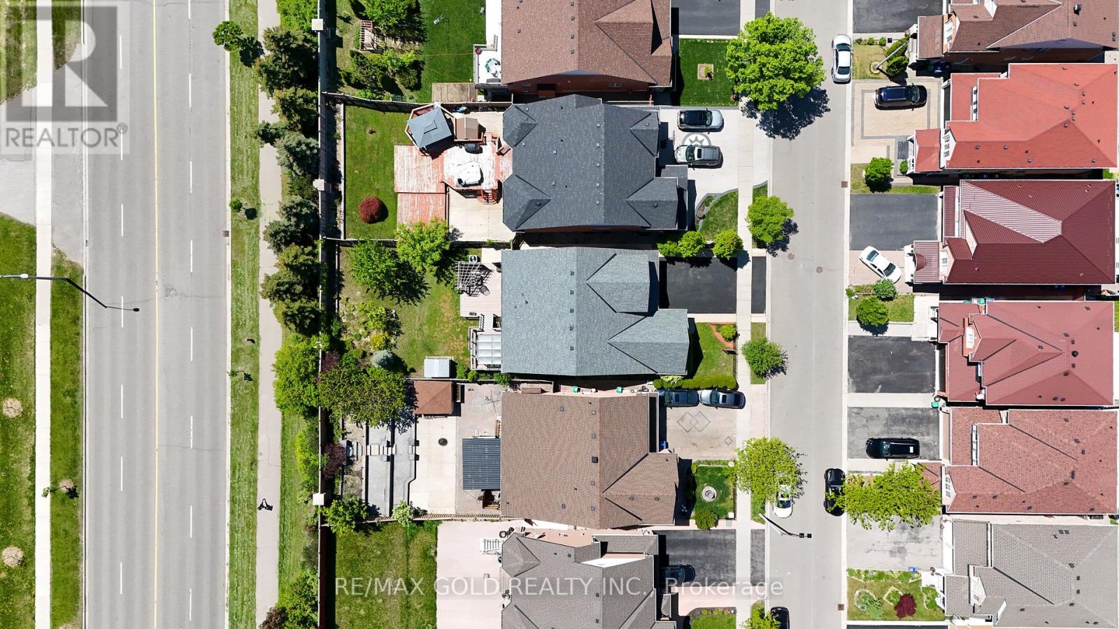 36 Slipneedle Street, Brampton, Ontario  L6S 6L5 - Photo 3 - W12574118