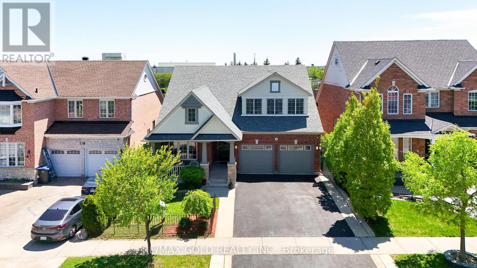 36 Slipneedle Street, Brampton, Ontario  L6S 6L5 - Photo 4 - W12574118