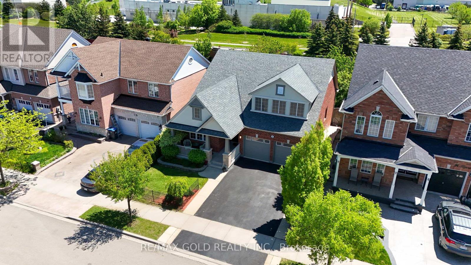 36 Slipneedle Street, Brampton, Ontario  L6S 6L5 - Photo 5 - W12574118