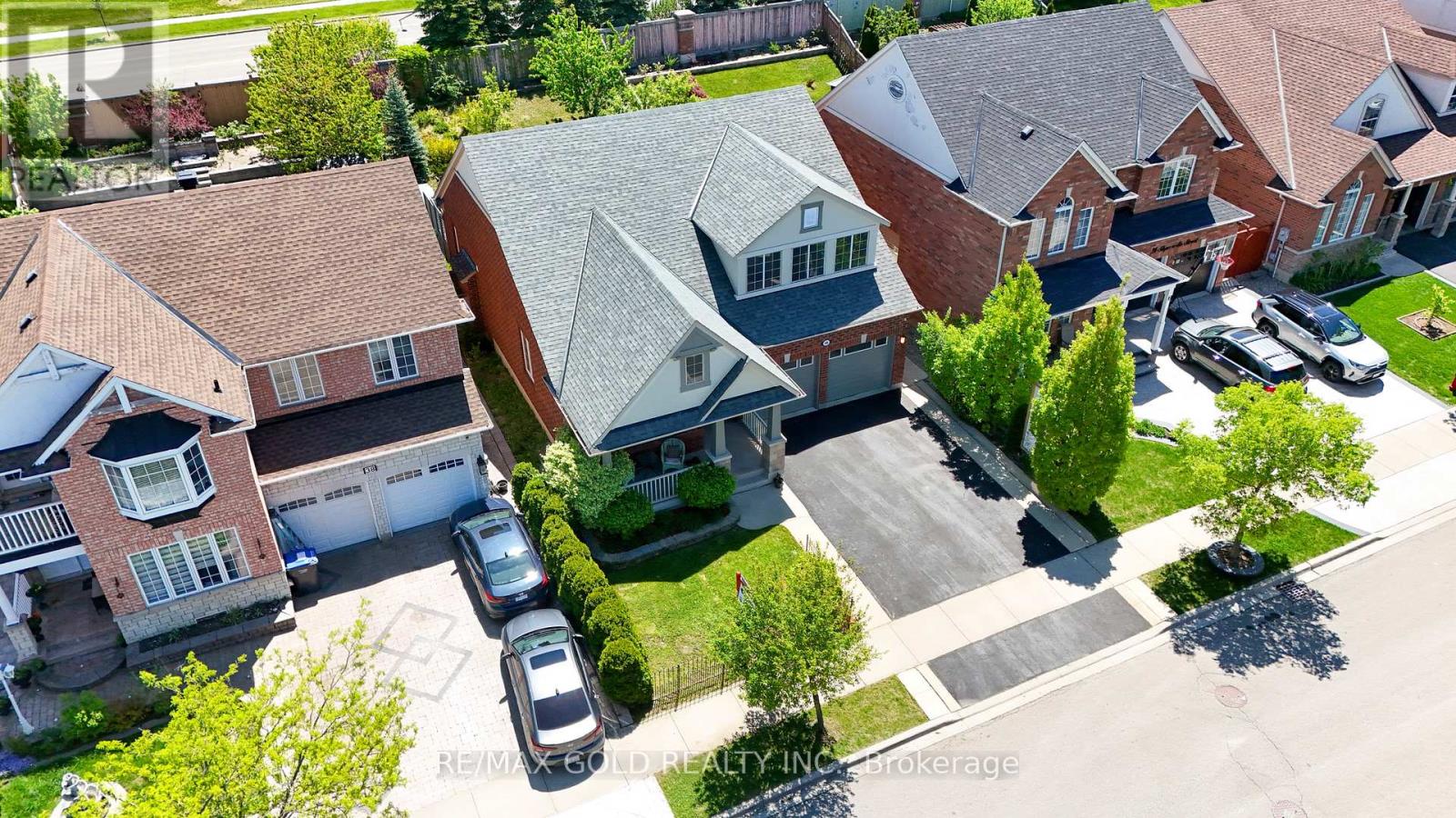 36 Slipneedle Street, Brampton, Ontario  L6S 6L5 - Photo 6 - W12574118