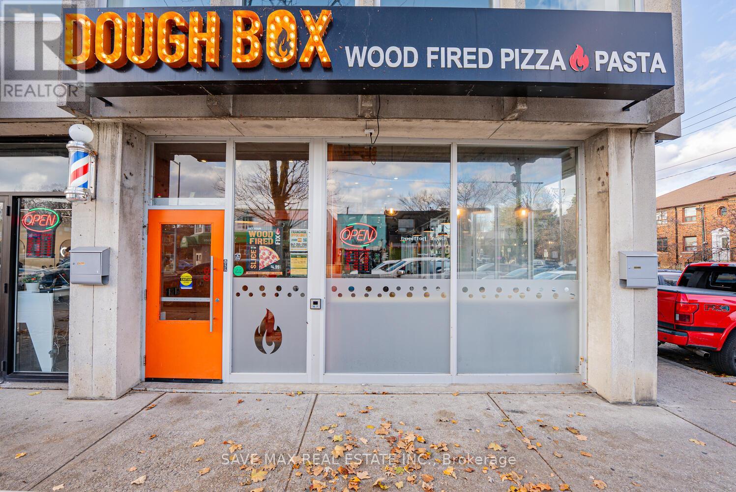 230 Lakeshore Road E, Mississauga, Ontario  L5G 1G7 - Photo 2 - W12574154