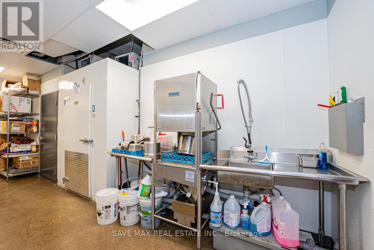 230 Lakeshore Road E, Mississauga, Ontario  L5G 1G7 - Photo 29 - W12574154