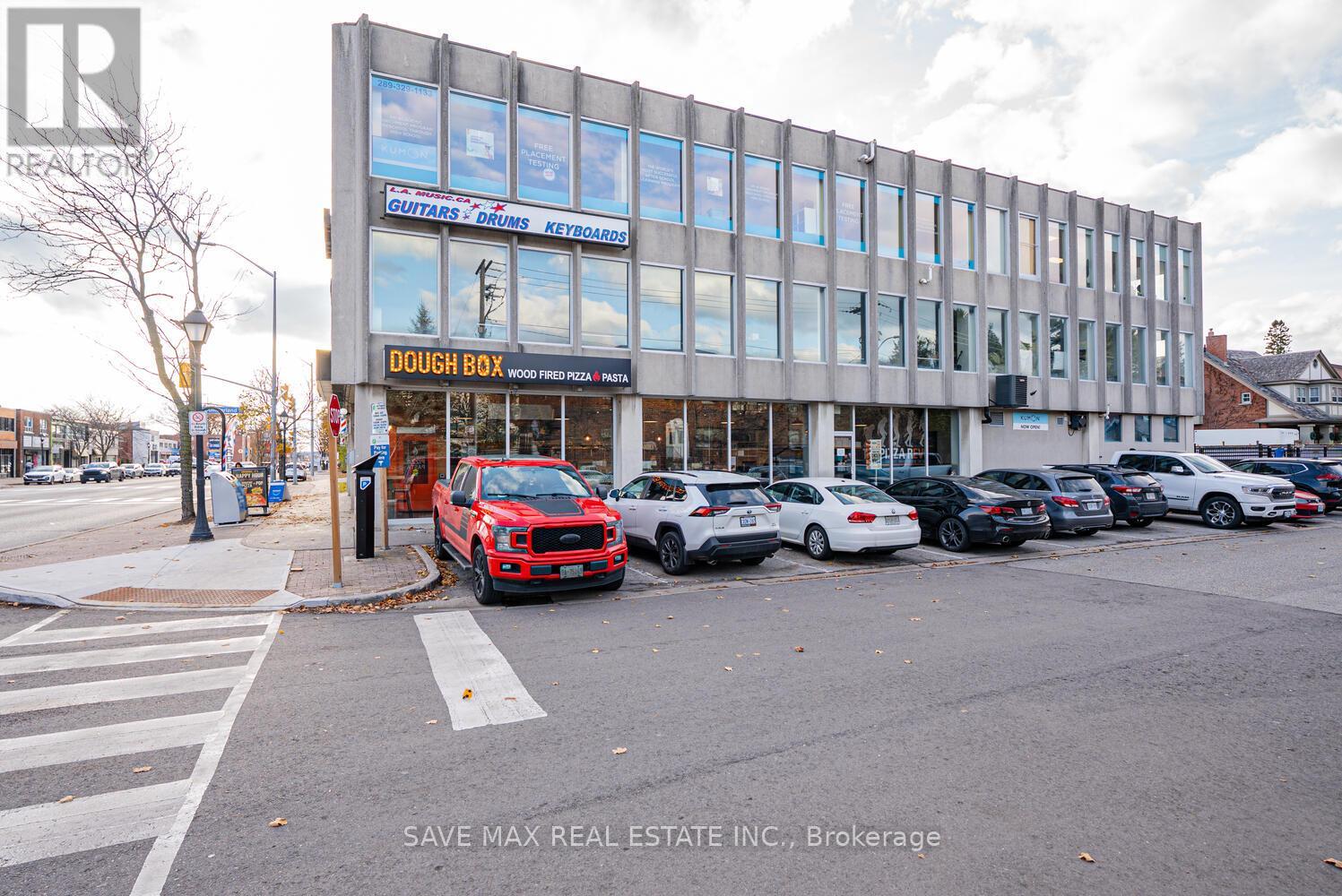 230 Lakeshore Road E, Mississauga, Ontario  L5G 1G7 - Photo 6 - W12574154