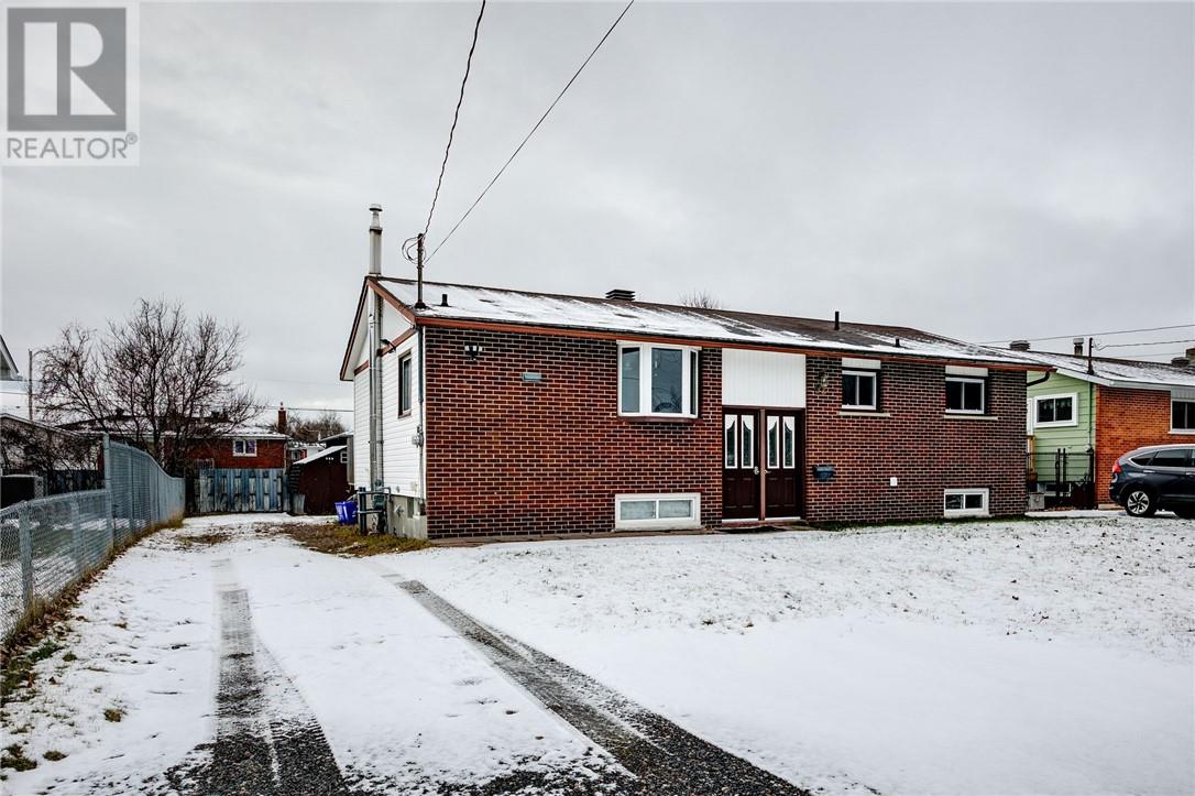 52 Abbe Street, Chelmsford, Ontario  P0M 1L0 - Photo 2 - 2125768