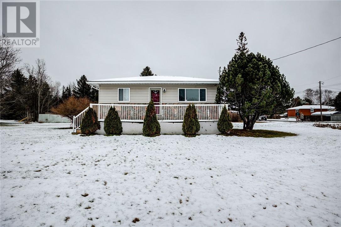 2 Leonard Avenue S, Dowling, Ontario  P0M 1R0 - Photo 2 - 2125716