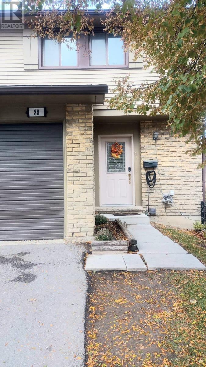 88 - 105 Hansen Road, Brampton, Ontario  L6V 3C9 - Photo 2 - W12539276