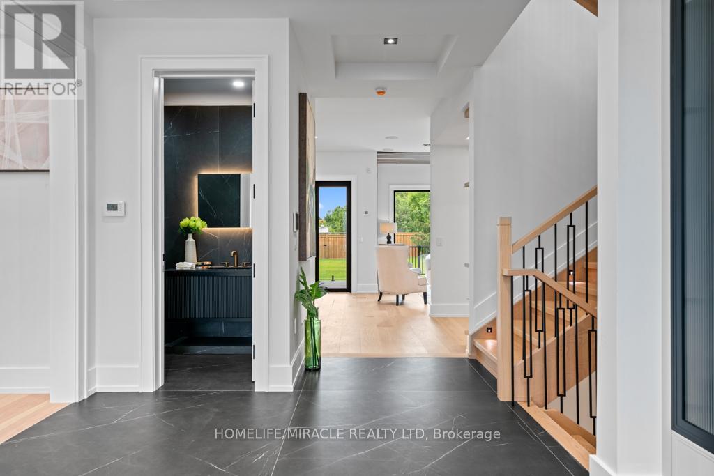 282 Maurice Drive, Oakville, Ontario  L6K 2X3 - Photo 10 - W12573744