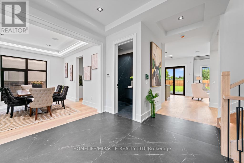 282 Maurice Drive, Oakville, Ontario  L6K 2X3 - Photo 11 - W12573744