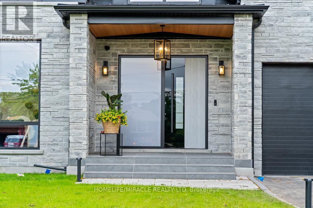 282 Maurice Drive, Oakville, Ontario  L6K 2X3 - Photo 2 - W12573744