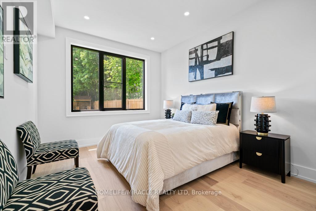 282 Maurice Drive, Oakville, Ontario  L6K 2X3 - Photo 23 - W12573744