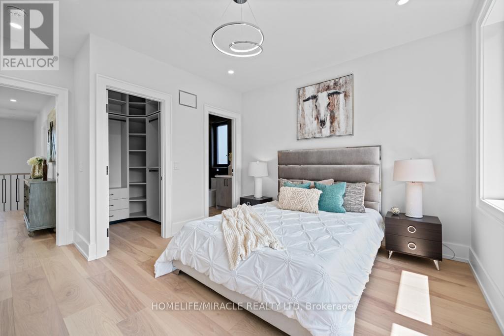 282 Maurice Drive, Oakville, Ontario  L6K 2X3 - Photo 31 - W12573744