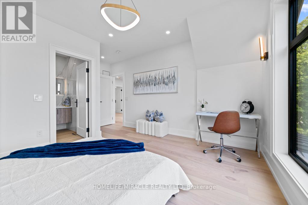 282 Maurice Drive, Oakville, Ontario  L6K 2X3 - Photo 35 - W12573744