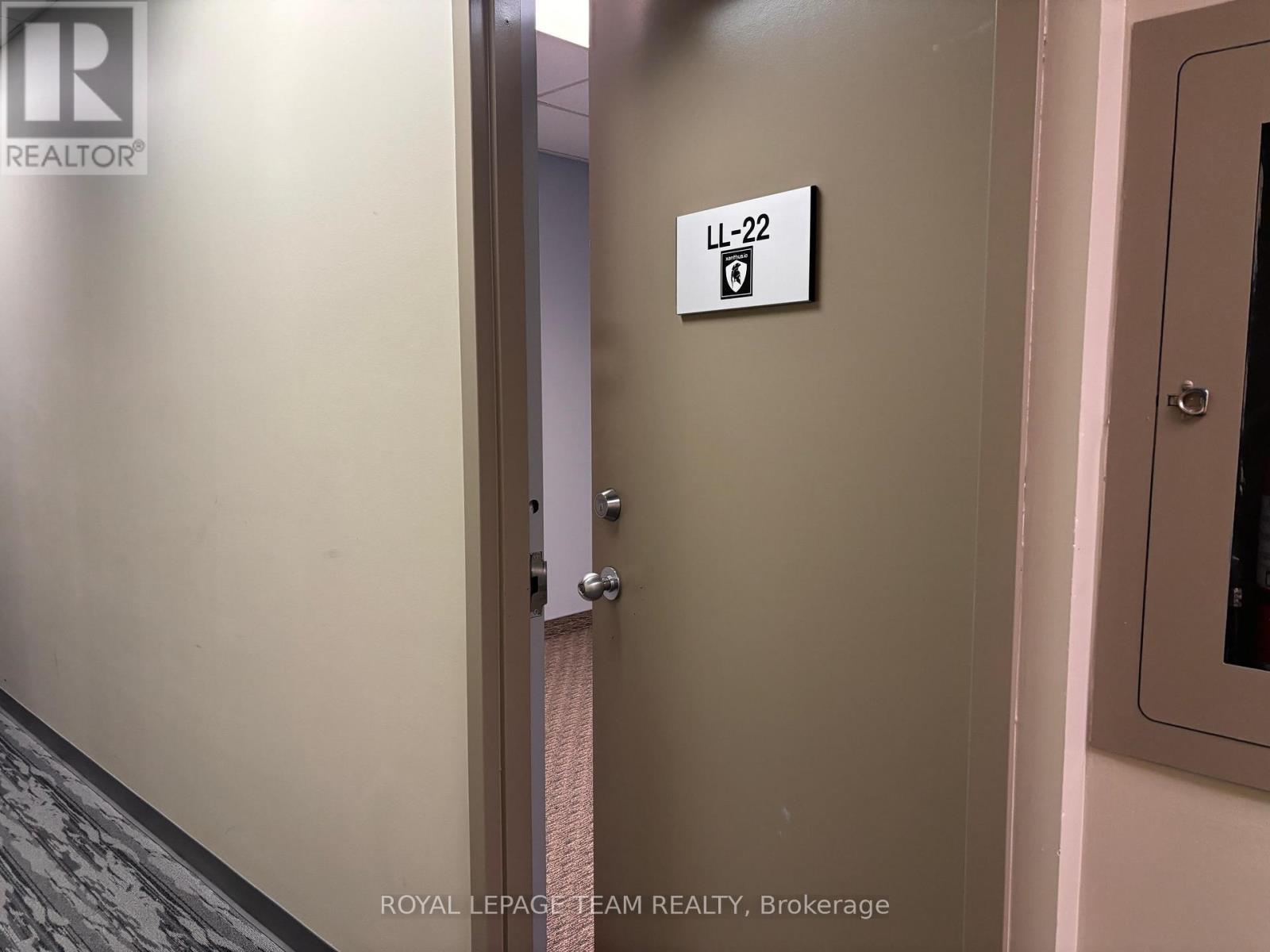 Ll22 - 1701 Woodward Drive, Ottawa, Ontario  K2C 0R4 - Photo 2 - X12574236