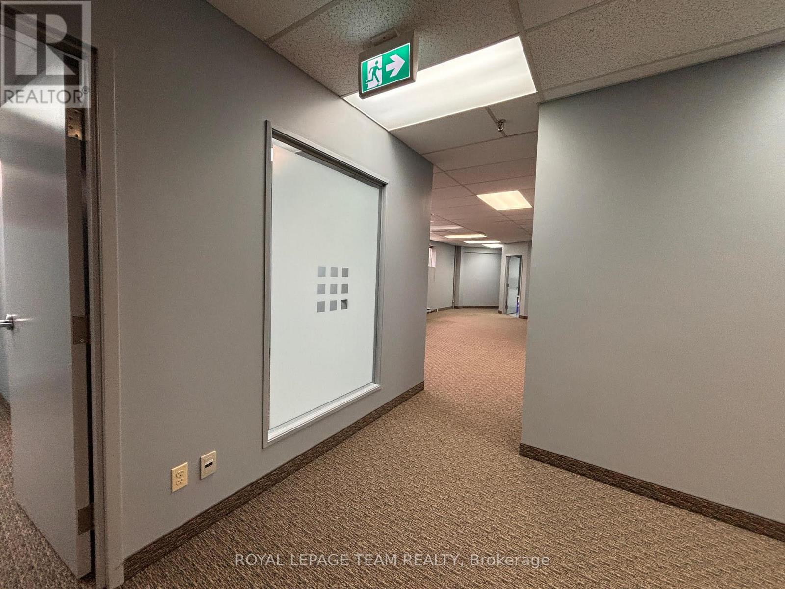 Ll22 - 1701 Woodward Drive, Ottawa, Ontario  K2C 0R4 - Photo 3 - X12574236