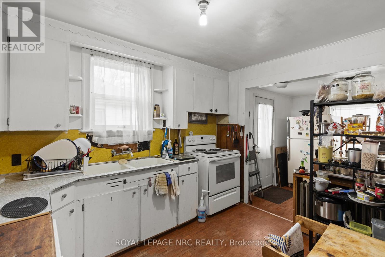 5 Chetwood Street, St. Catharines, Ontario  L2S 1J9 - Photo 12 - X12574258