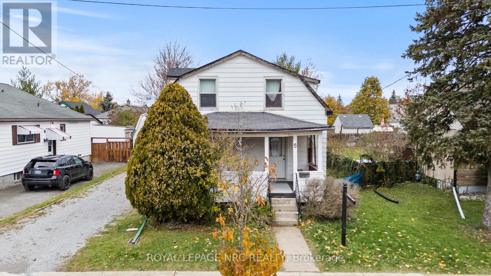 5 Chetwood Street, St. Catharines, Ontario  L2S 1J9 - Photo 2 - X12574258