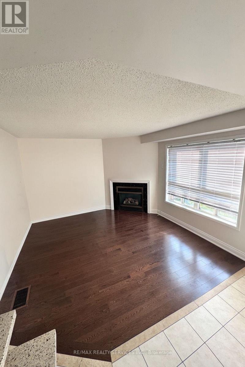 188 Willow Park Drive, Brampton (Sandringham-Wellington), Ontario  L6R 2M0 - Photo 3 - W12549300