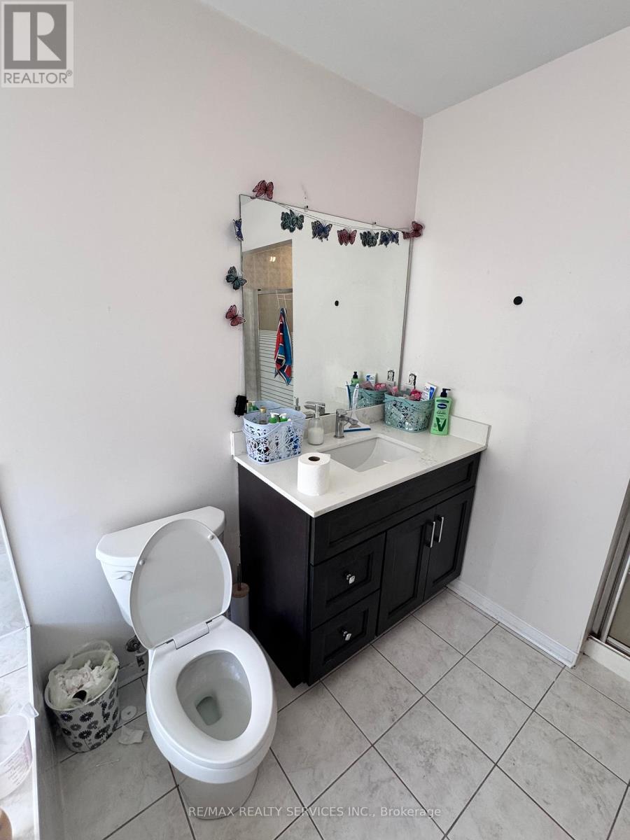 188 Willow Park Drive, Brampton (Sandringham-Wellington), Ontario  L6R 2M0 - Photo 6 - W12549300