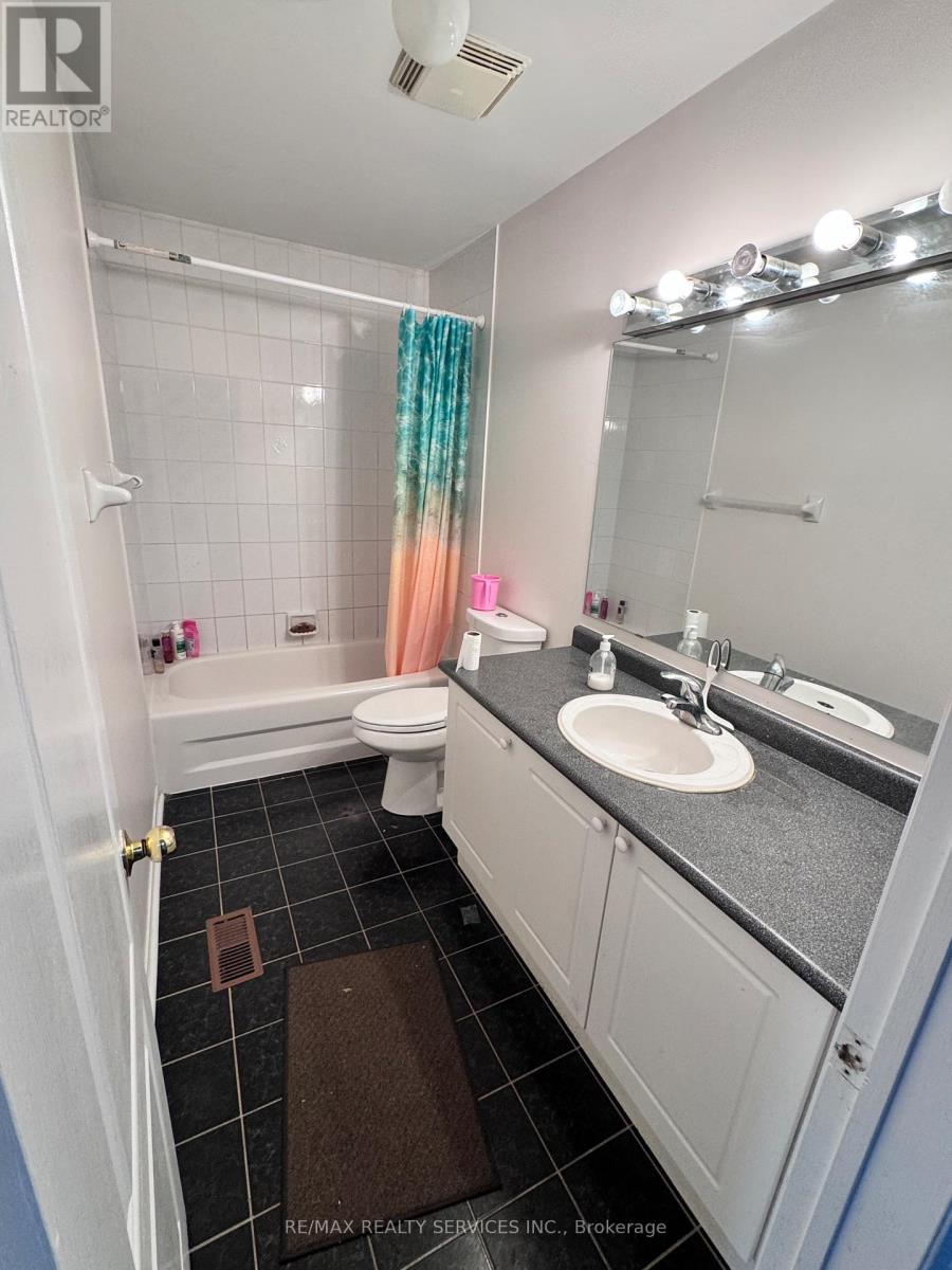 188 Willow Park Drive, Brampton (Sandringham-Wellington), Ontario  L6R 2M0 - Photo 7 - W12549300