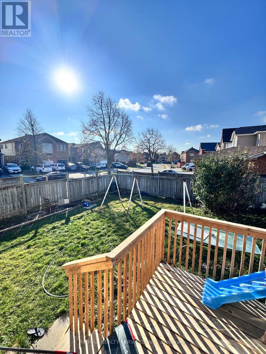 188 Willow Park Drive, Brampton (Sandringham-Wellington), Ontario  L6R 2M0 - Photo 9 - W12549300