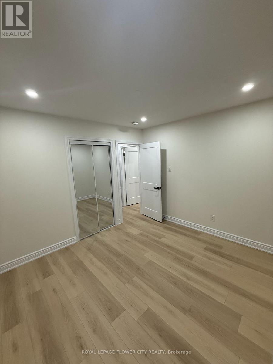 5 Bromley Crescent Ne, Brampton, Ontario  L6T 1Z2 - Photo 8 - W12573688