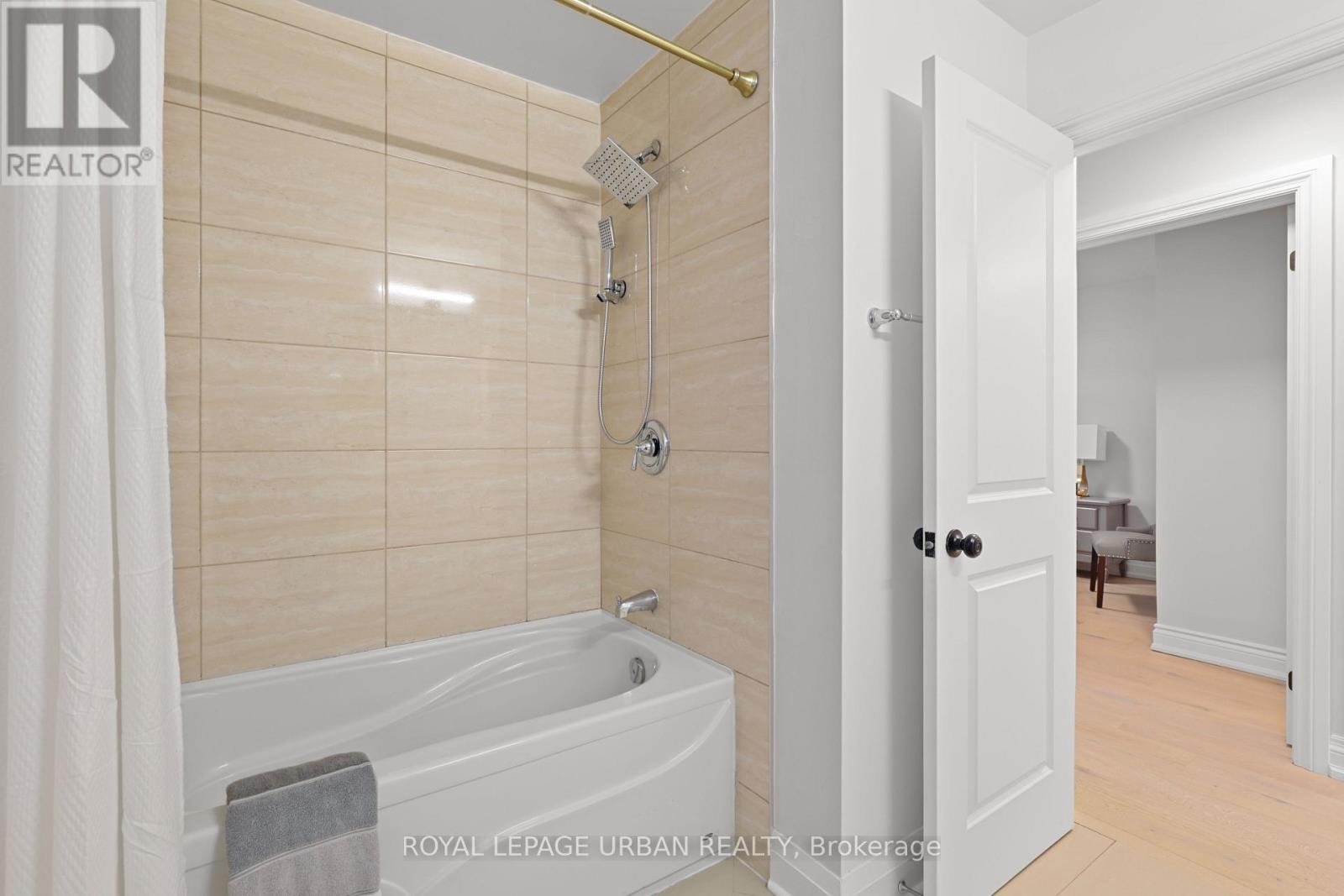 230 Parkview Hill Crescent, Toronto, Ontario  M4B 1S3 - Photo 18 - E12574218