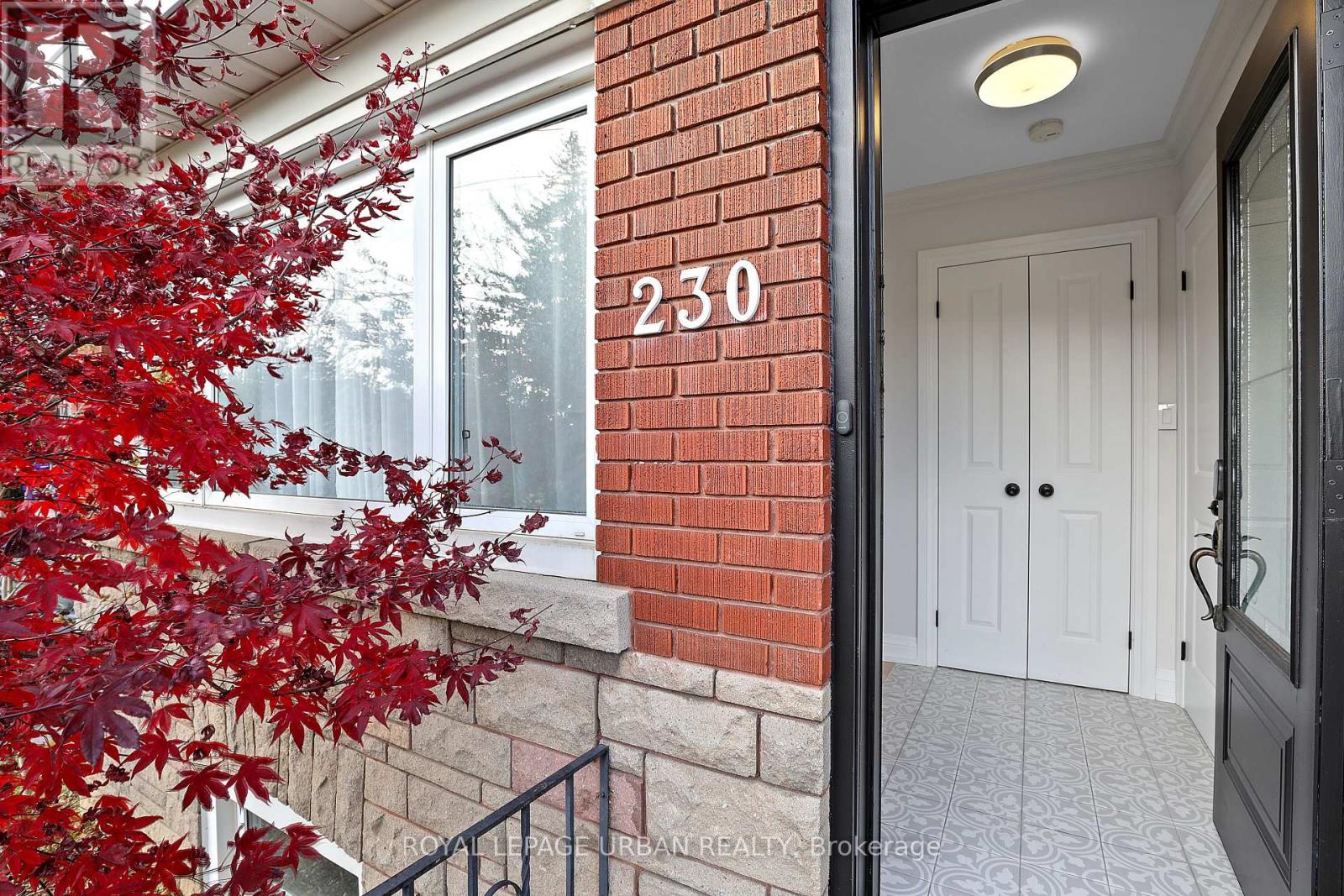 230 Parkview Hill Crescent, Toronto, Ontario  M4B 1S3 - Photo 4 - E12574218