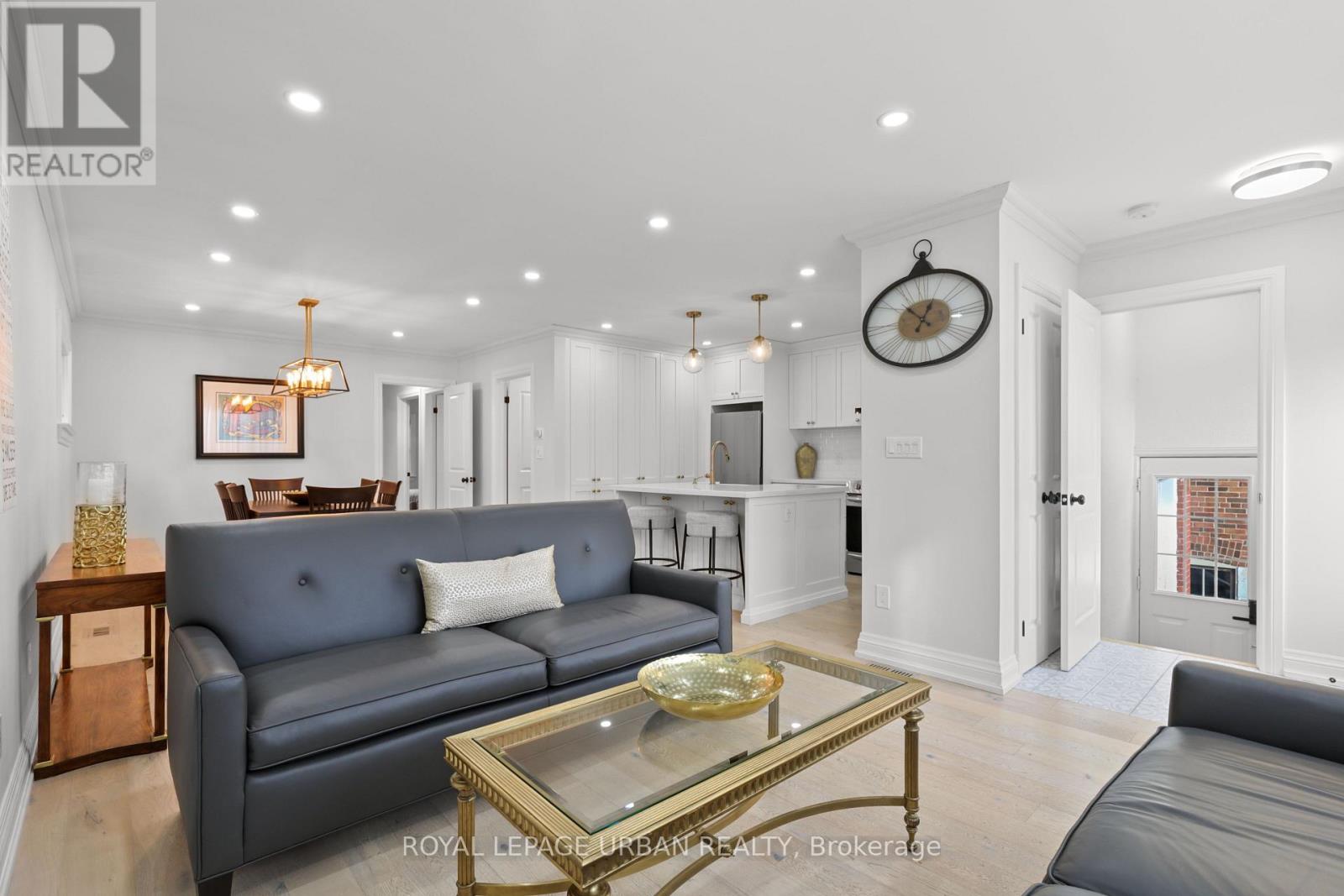 230 Parkview Hill Crescent, Toronto, Ontario  M4B 1S3 - Photo 8 - E12574218